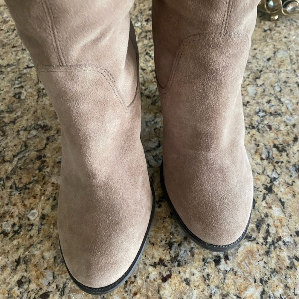 VINCE CAMUTO  Braden Suede Slouch Boots Almond Latte 3" Heel Size 9 - Picture 4 of 13